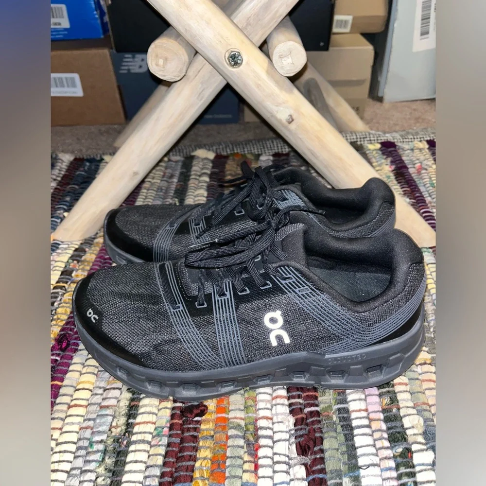 On Cloud sneakers women’s 10 men’s 8.5 gently used - Picture 7 of 13